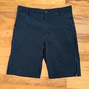 VANS Bermuda Skateboarding Mens Shorts Black & White Pinstripes